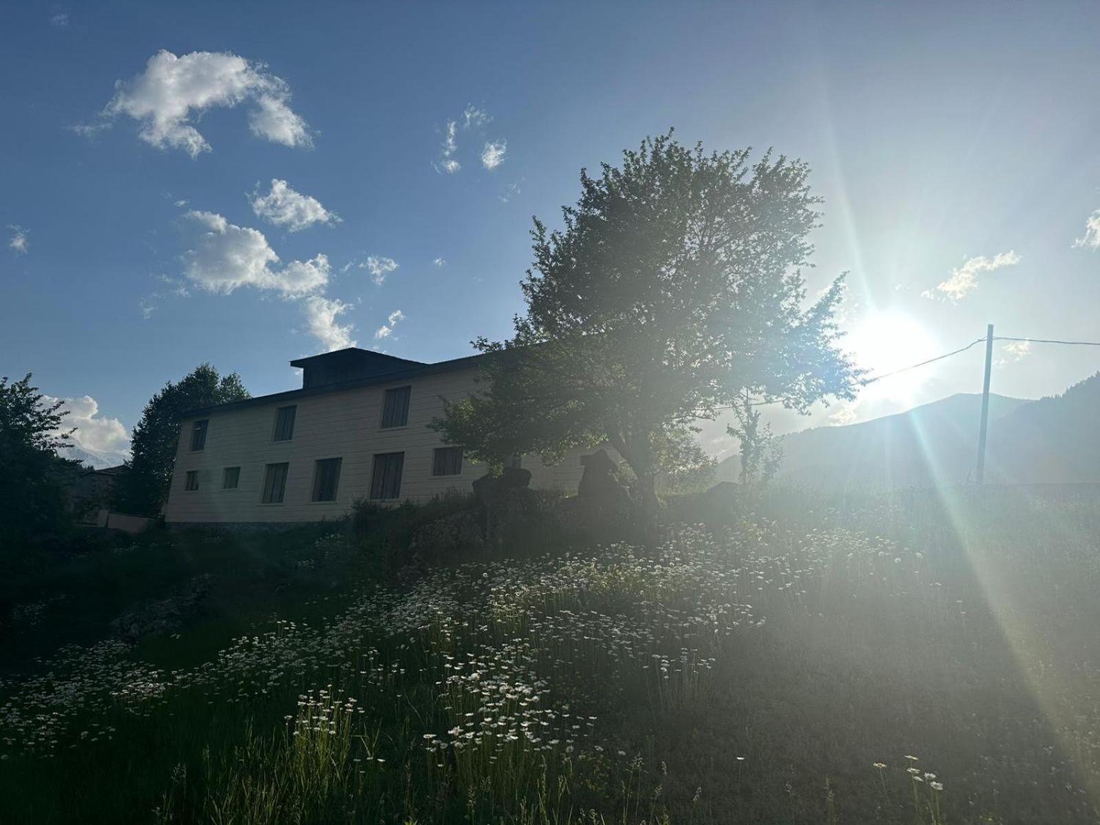 Mestiakhedi Hotel Exterior photo